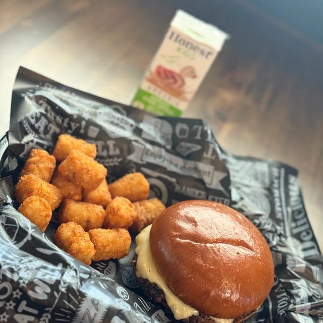 Kids Single Patty Cheeseburger.